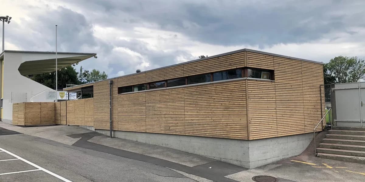 Aérogommage de la façade en bois du stade de Montreux