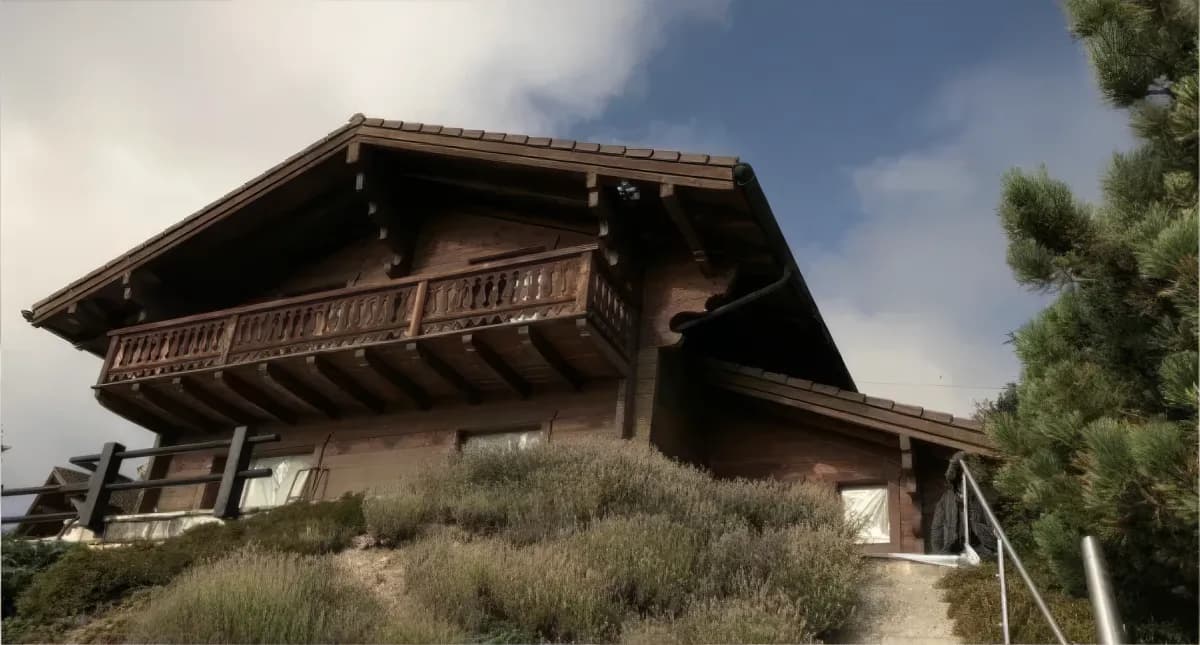 Chalet gruérien avant sablage en Gruyère, FR