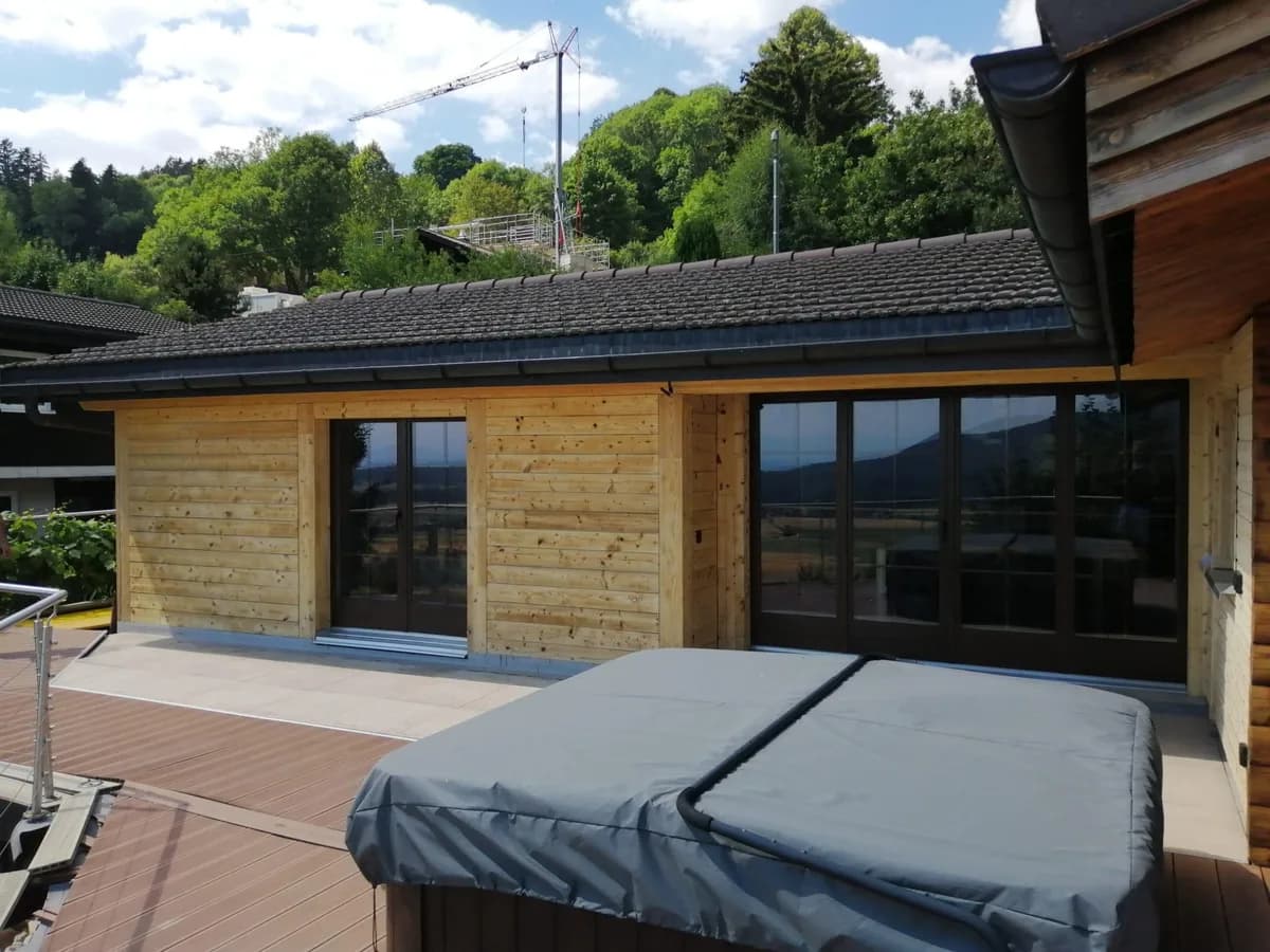 Microgommage d'une façade en bois aux Geneveys-sur-Coffrane