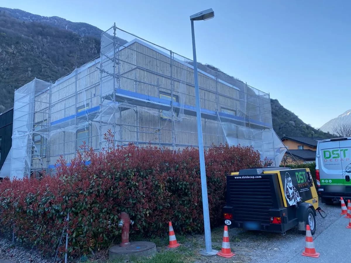 Microgommage des façades en bois d'une maison à Dorénaz (VS) - Après intervention