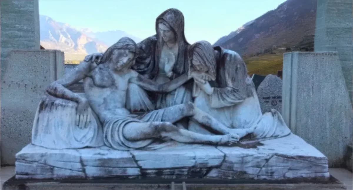 Statue en pierre avant microgommage en Valais, VS
