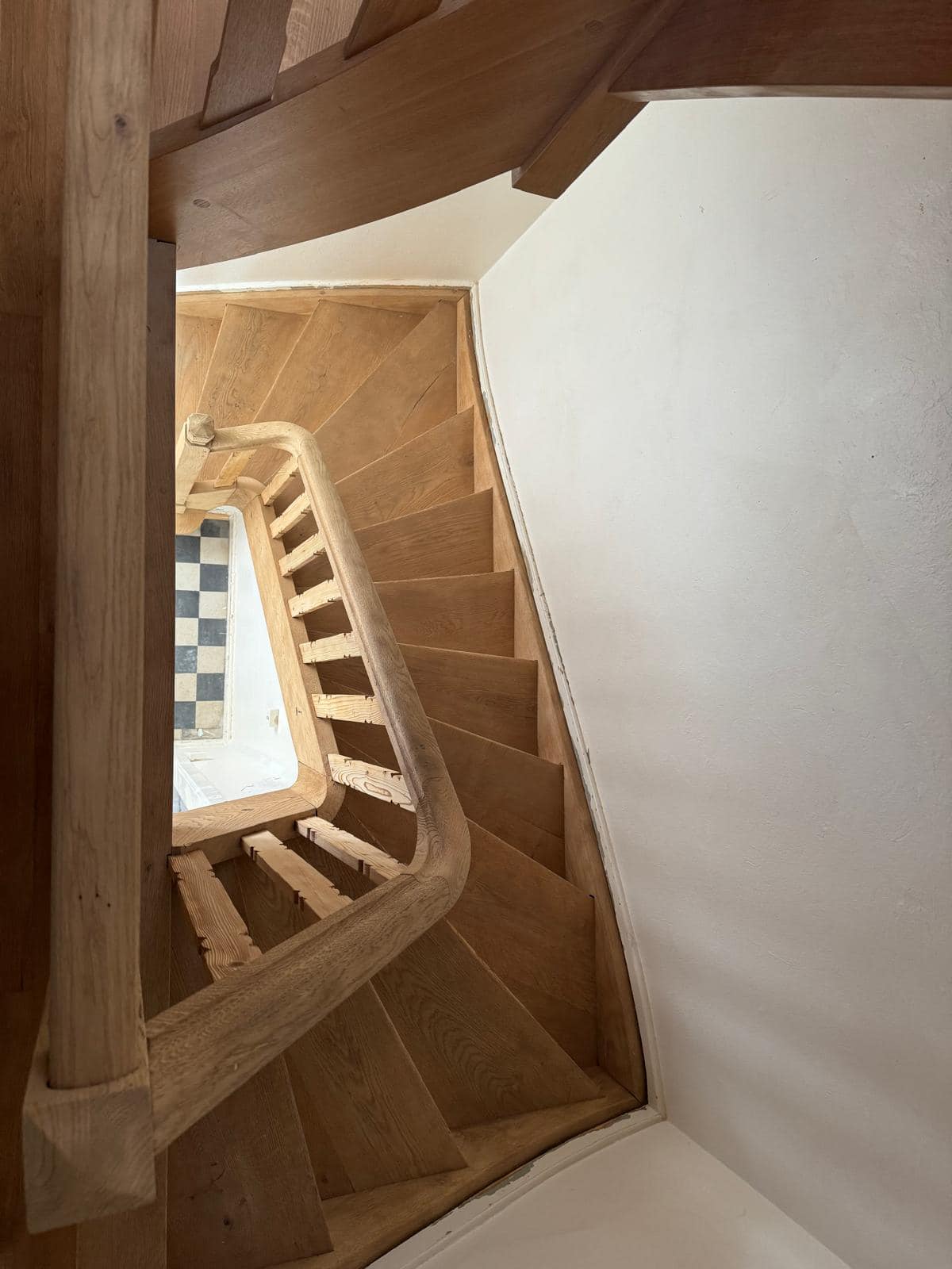 Escalier en bois après sablage