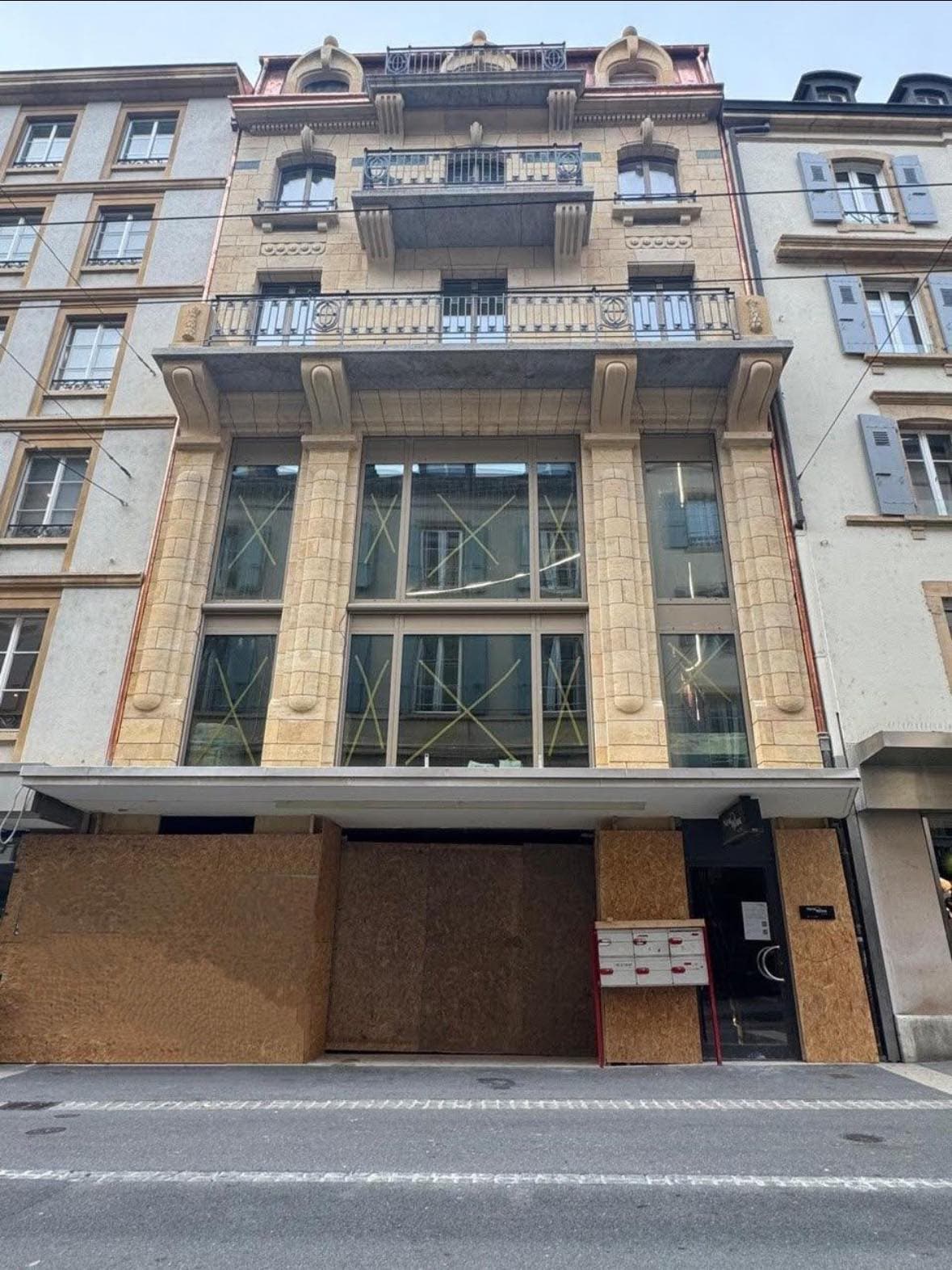Hydrogommage de la pierre — restauration de façades et monuments