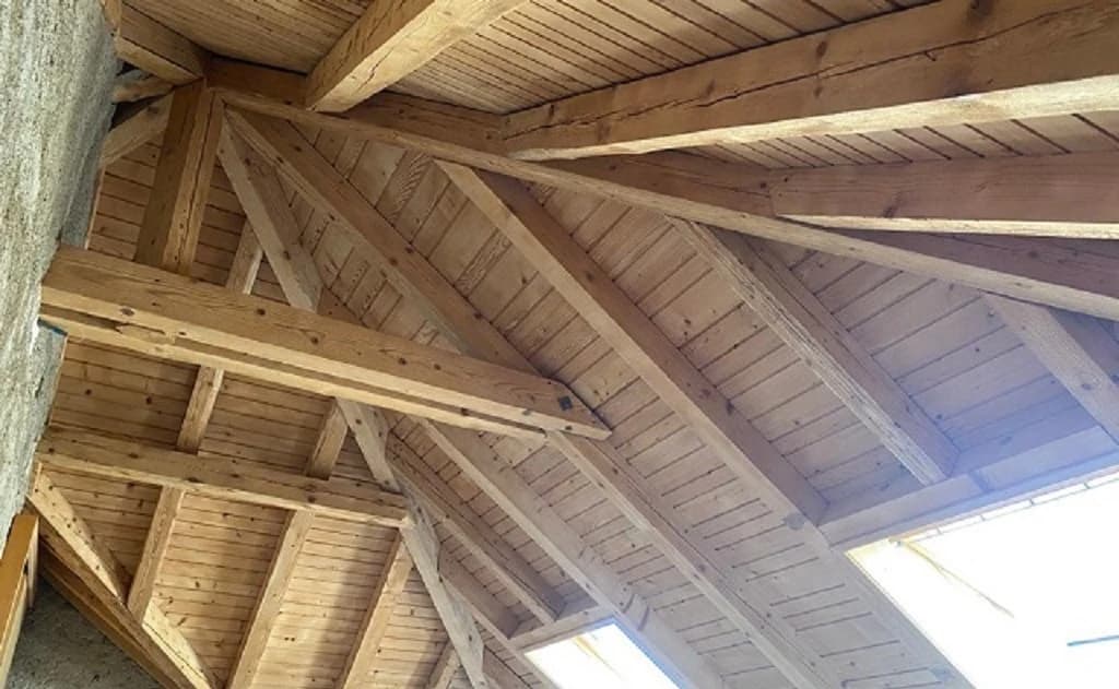 Surface en bois rénovée par sablage DST Décap