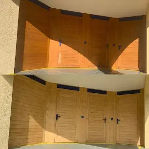 Micro Gommage et traitement du bois des portes en bois et des parois dans le canton du Valais
