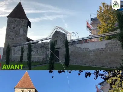 Microgommage sur monument historique.