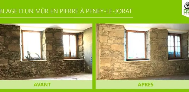 Sablage d'un mur qui deviendra décoratif au restaurant du Cheval Blanc à Peney-Le-Jorat