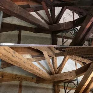 Sablage d'une charpente intérieure en bois à Plan-les-Ouates