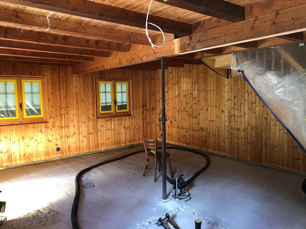 Sablage d'un chalet en bois à Champéry, Valais