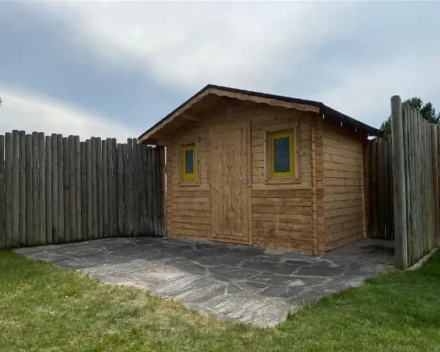 Sablage et aérogommage d'un cabanon de jardin