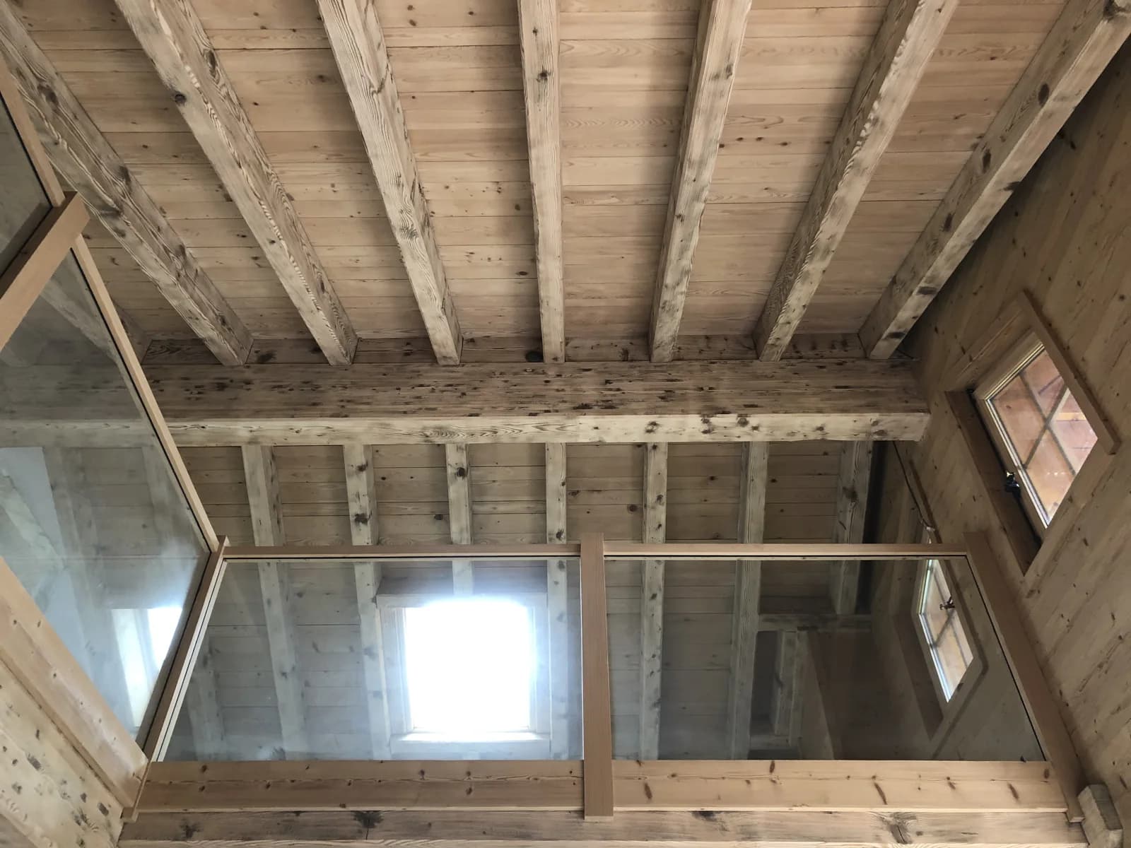 Aérogommage des plafonds et poutres en bois à Villars-sur-Ollon