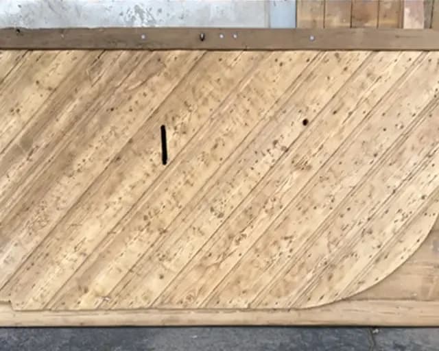 Décapage et aérogommage d'une porte en bois
