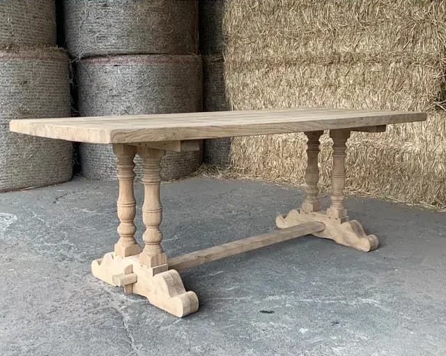 Aérogommage et sablage d'une table en chêne à Onex