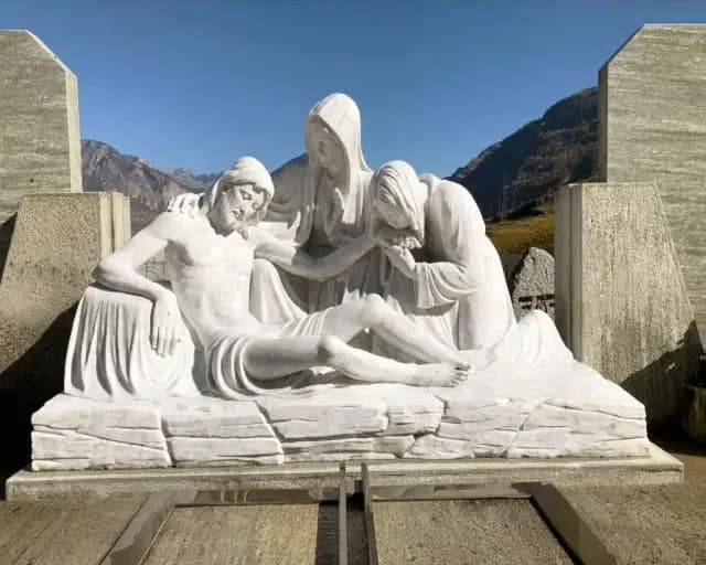 Gommage & Sablage (Valais ) d'une statue en marbre à 1907 Saxon