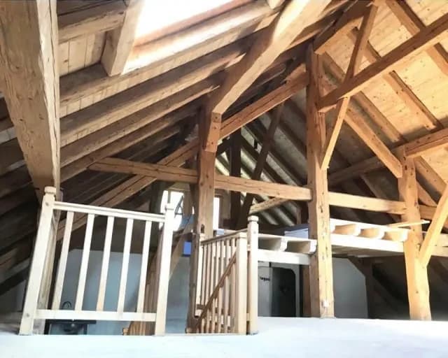 Gommage & Sablage (Vaud) d'une charpente en bois.