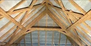 Nettoyage et décapage de cette belle charpente en bois dans le Canton de Vaud à Lutry