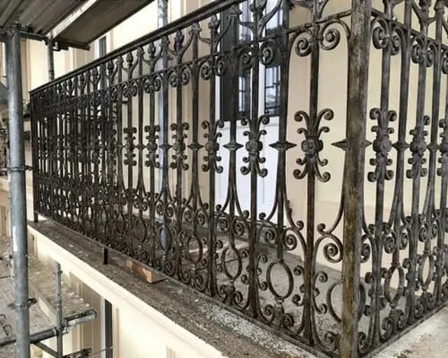 Sablage de 32 barrières de balcons en métal (Vaud ) à 1000 Lausanne