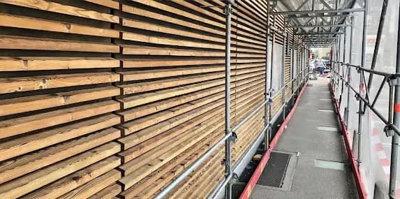 Sablage et Gommage des façades en bois dans le Canton de Vaud de la Coop à Moudon