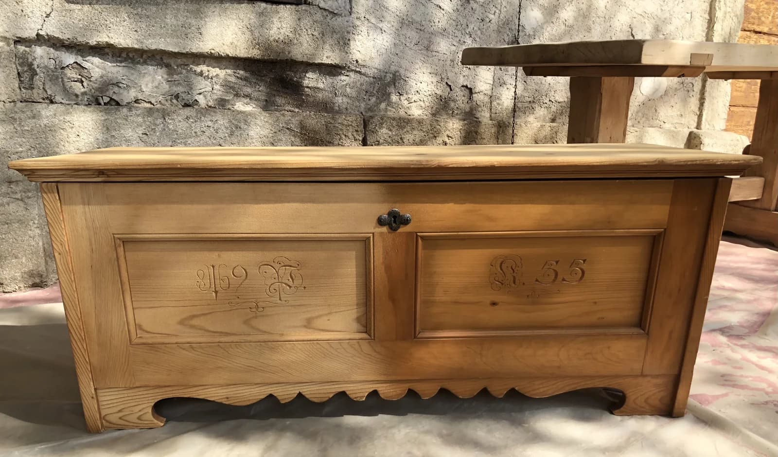 Sablage & Gommage (Vaud) d'un meuble.