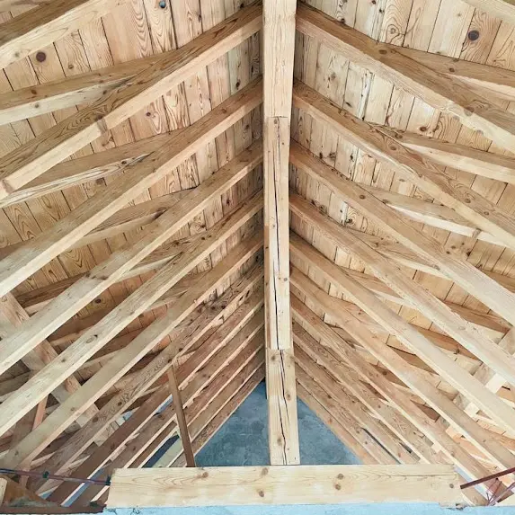 Belle realisation d'un sablage bois dans le canton de Vaud, d'une magnifique charpente en bois Belle realisation d'un sablage bois dans le canton de Vaud, d'une magnifique charpente en bois