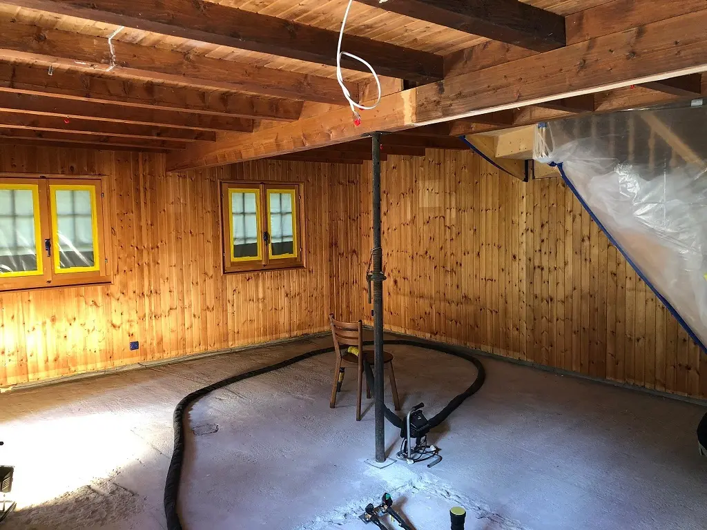 Sablage d'un chalet en bois à Champéry, Valais Sablage d'un chalet en bois à Champéry, Valais