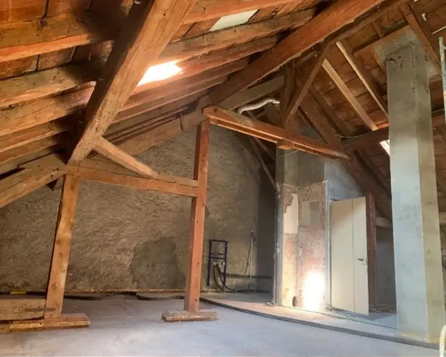 Aérogommage (Vaud) d'une charpente en bois à 1188 Gimel : état avant les travaux