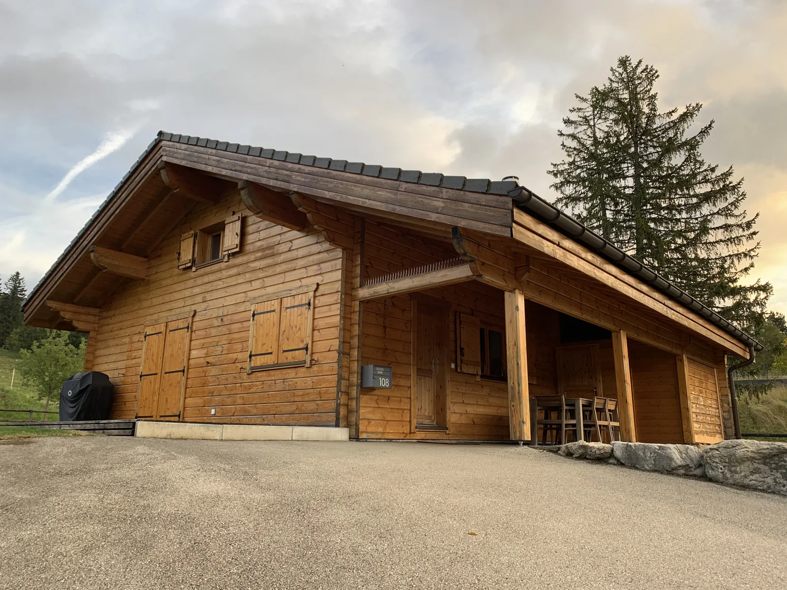 Sablage d'un chalet dans le Jura bernois : état avant les travaux