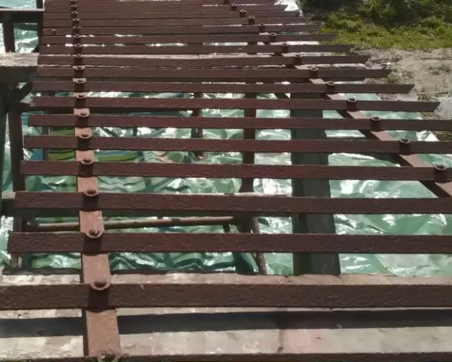 Décapage barrière en ferrail : état avant les travaux