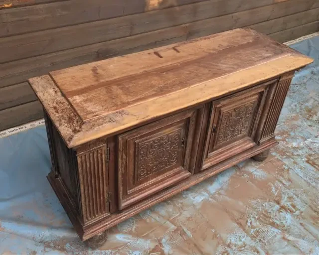 Aérogommage d'un meuble en bois : état avant les travaux