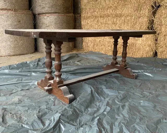 Aérogommage et sablage d'une table en chêne à Onex : état avant les travaux