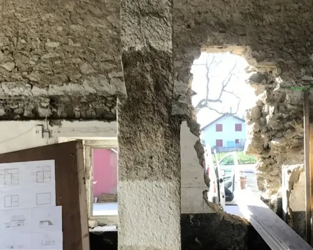 Gommage & Sablage (Vaud ) de plusieurs pilier en granit à 1400 Yverdon-les-bains : état avant les travaux