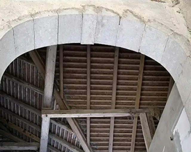 Gommage & Sablage (Vaud ) d'une arche en pierre de taille à 1445 Vuiteboeuf : résultat après les travaux Gommage & Sablage (Vaud ) d'une arche en pierre de taille à 1445 Vuiteboeuf : résultat après les travaux