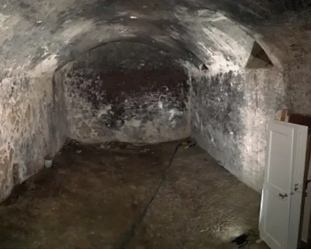 Aérogommage et sablage d'une cave à Lutry (Vaud) : état avant les travaux
