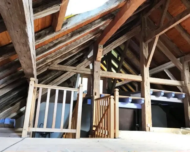 Gommage & Sablage (Vaud) d'une charpente en bois : état avant les travaux