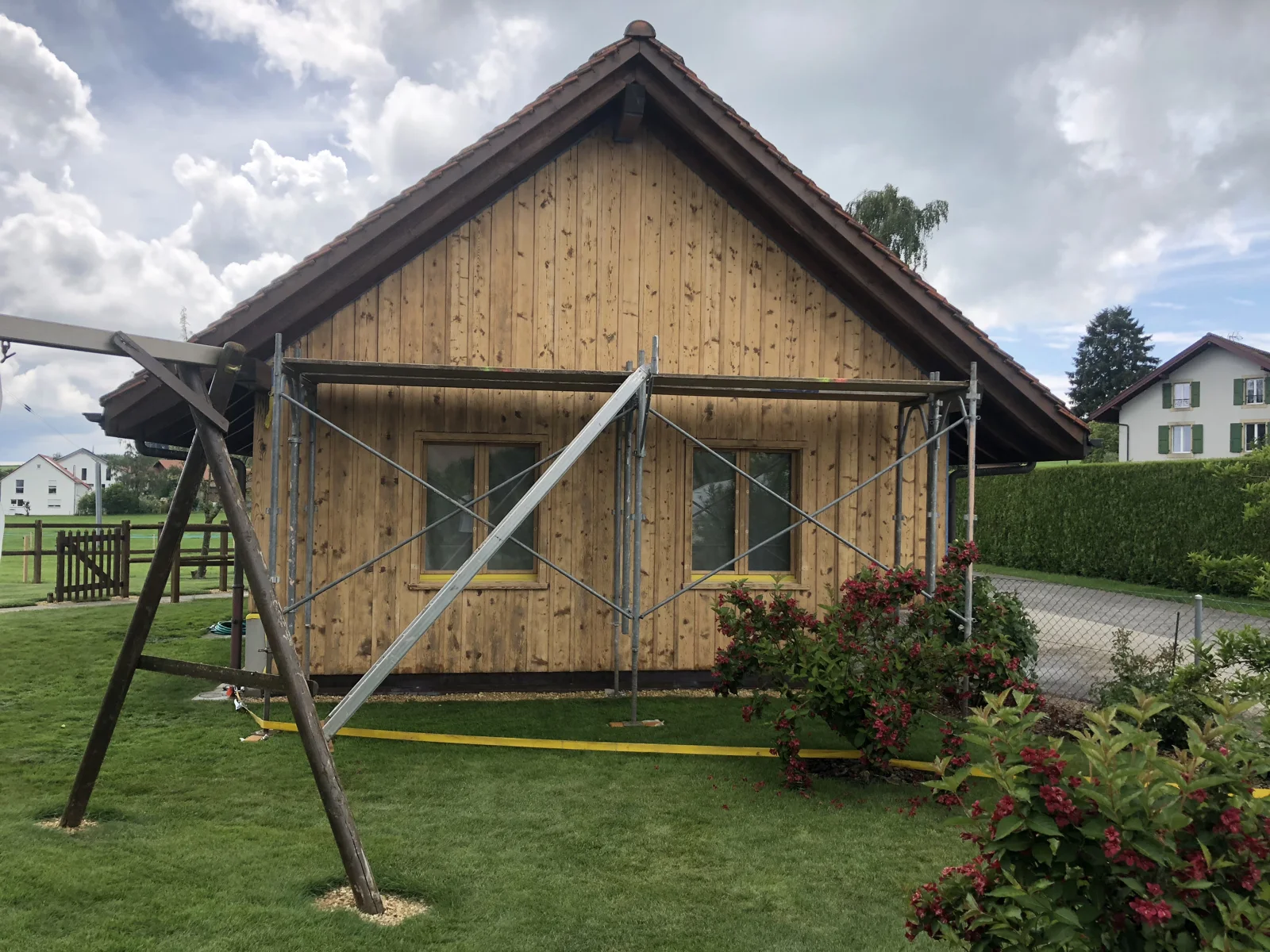 Gommage & Sablage (Vaud) d'une façade en bois : résultat après les travaux Gommage & Sablage (Vaud) d'une façade en bois : résultat après les travaux