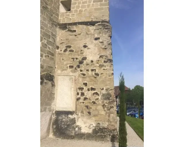 Gommage & Sablage (Vaud ) d'une tour en pierre d'un château : état avant les travaux