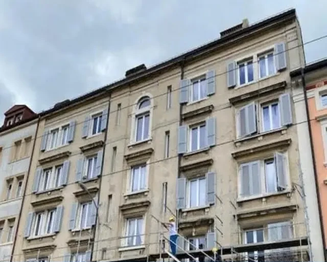 Microgommage & Sablage (Neuchâtel ) d'un bâtiment classé en pierre à la chaux-de -Fonds : état avant les travaux
