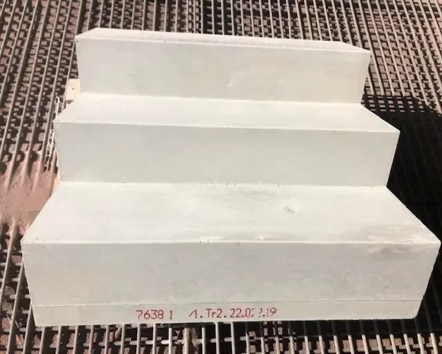 Sablage béton d'un escalier à Bernex : état avant les travaux