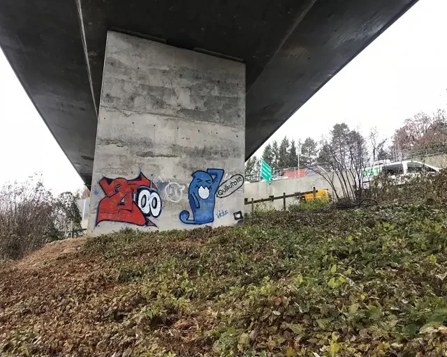 Sablage béton (vaud) d'un pied de pont à 1815 Montreux : état avant les travaux