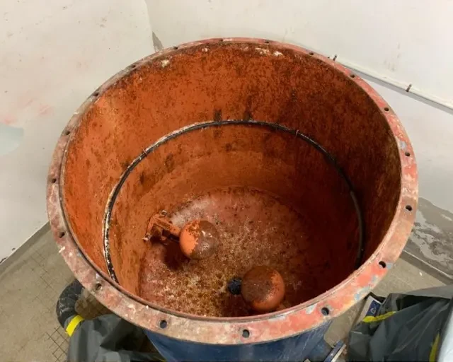 Sablage des cuves en métal (Vaud ) à 1170 Aubonne : état avant les travaux