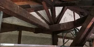 Sablage d'une charpente intérieure en bois à Plan-les-Ouates : état avant les travaux