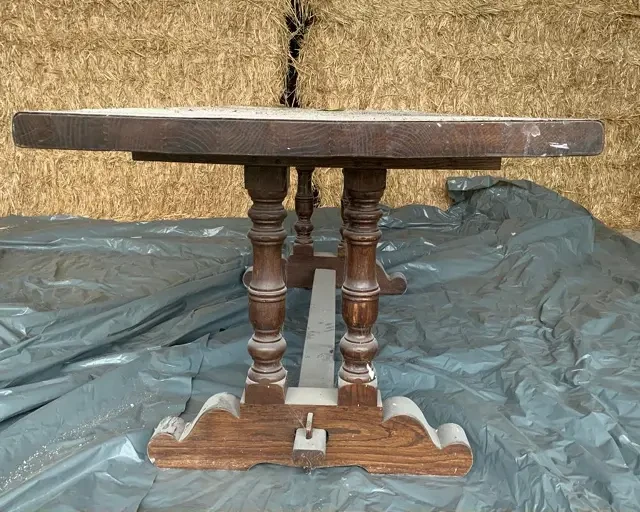 Sablage d'une table en bois massif : état avant les travaux