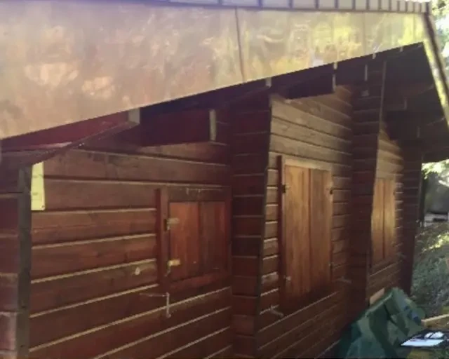 Sablage et gommage d'un chalet en bois dans le canton de Fribourg : état avant les travaux