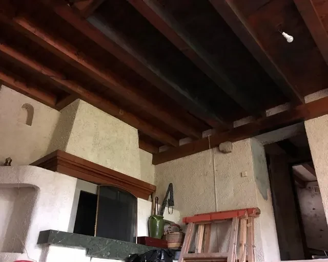 Sablage et gommage des plafonds en bois à Chêne-Bougeries : état avant les travaux