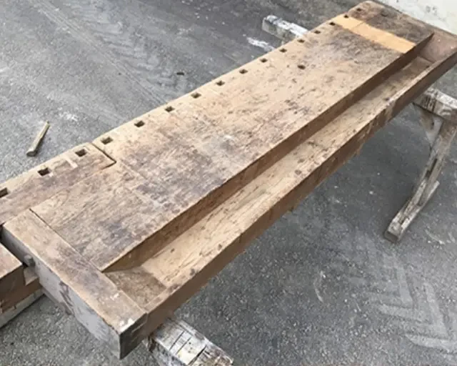 Sablage et gommage d'un établi de menuisier à Meyrin : état avant les travaux