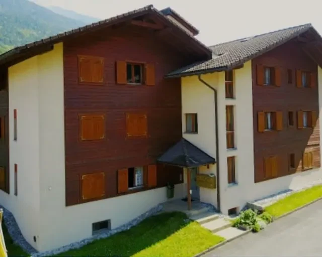 Sablage & Gommage (Valais) d'un bâtiment en bois : état avant les travaux
