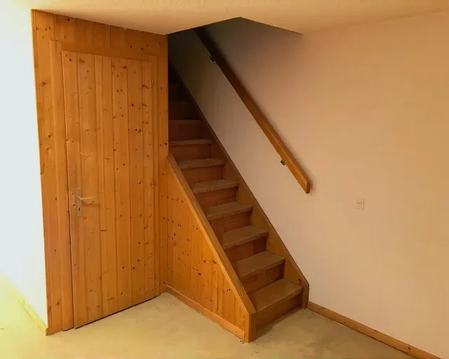 Sablage & Gommage (Vaud) d'un escalier : état avant les travaux