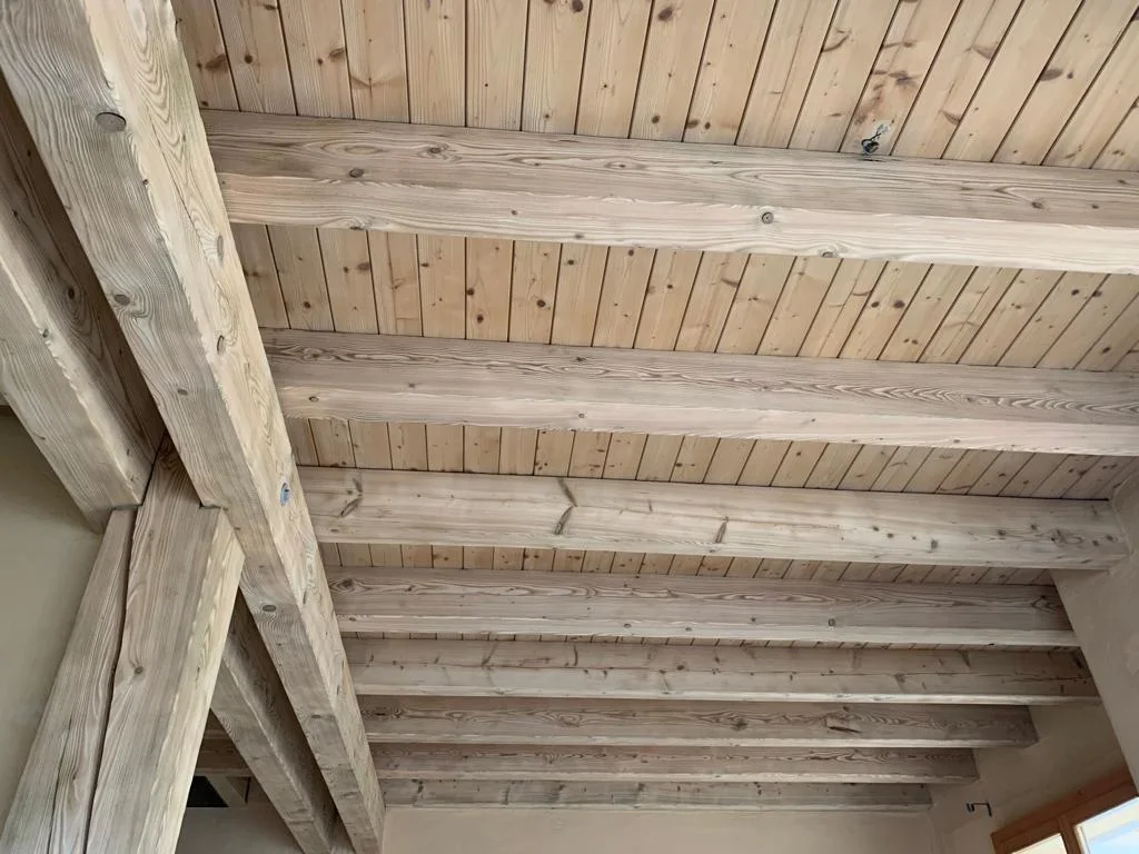 Gommage & Sablage (Vaud ) d'un plafond en bois : résultat après les travaux Gommage & Sablage (Vaud ) d'un plafond en bois : résultat après les travaux