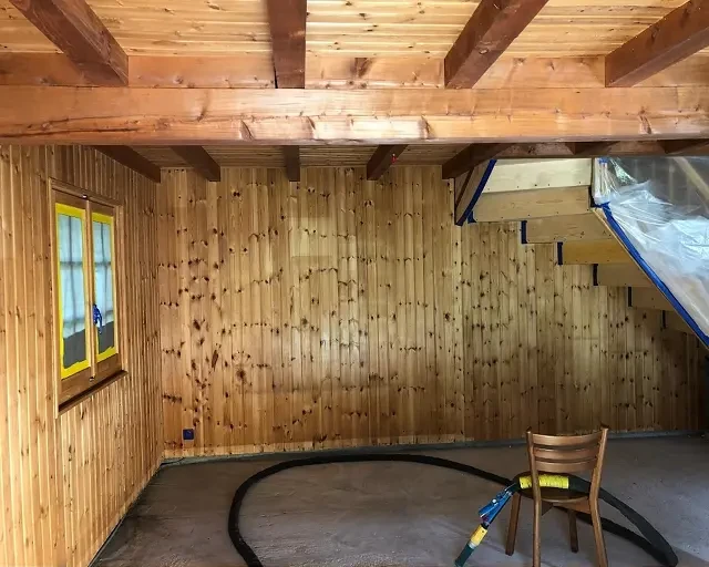 Sablage d'un chalet en bois à Champéry, Valais : état avant les travaux (1)