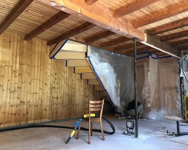 Sablage d'un chalet en bois à Champéry, Valais : état avant les travaux (2)